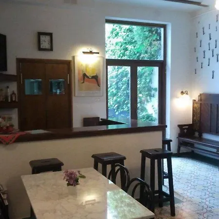 Mitus Hotel *