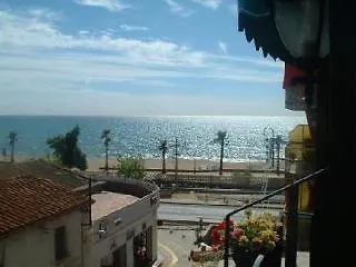 Mitus Hotel *